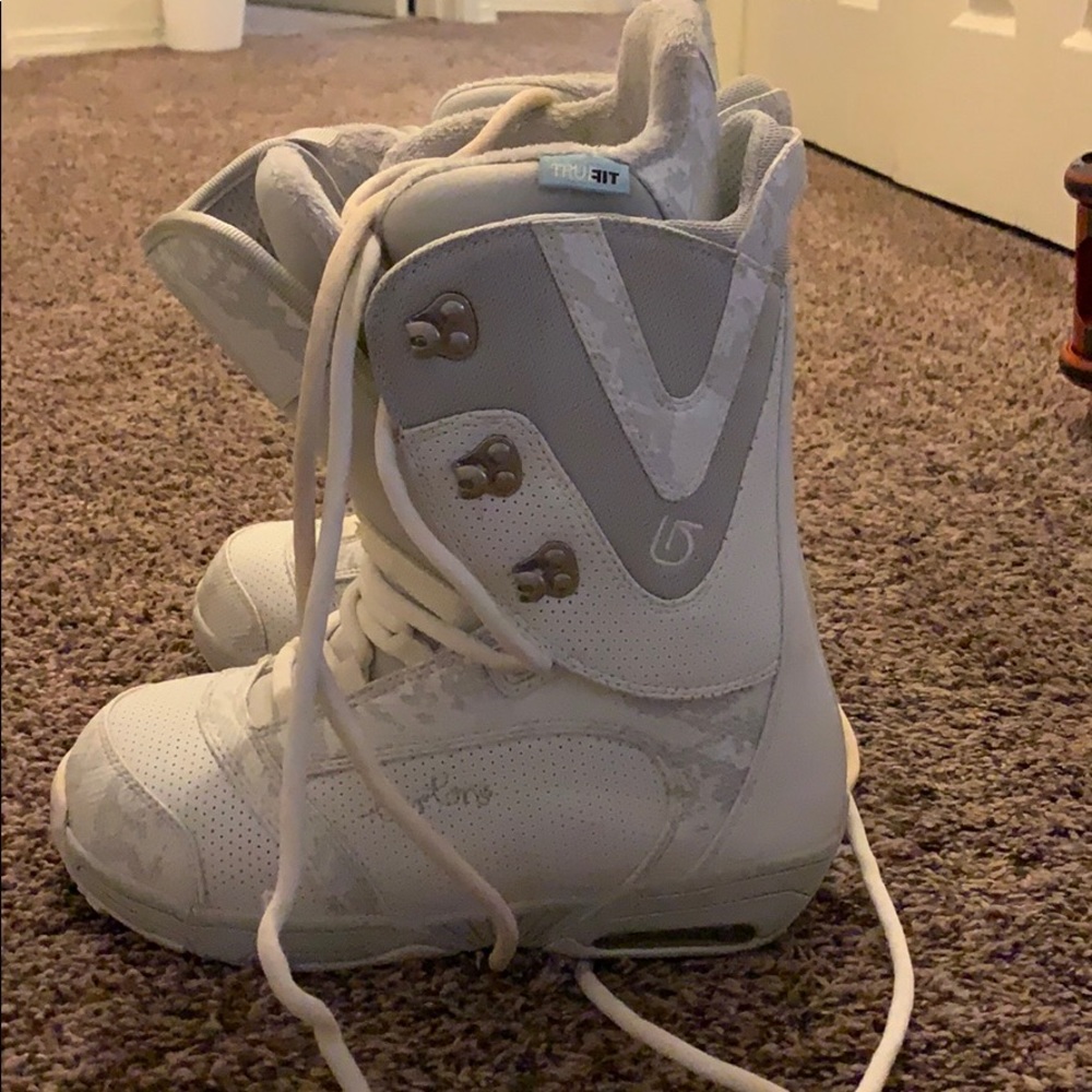 Women’s burton snowboarding boots